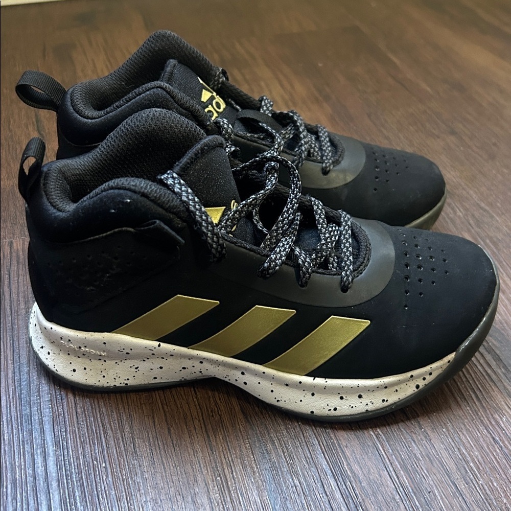 Adidas Kids Cross 'Em Up 5 Wide basketball shoes Black/Gold/White, size 12.5K - Picture 3 of 7